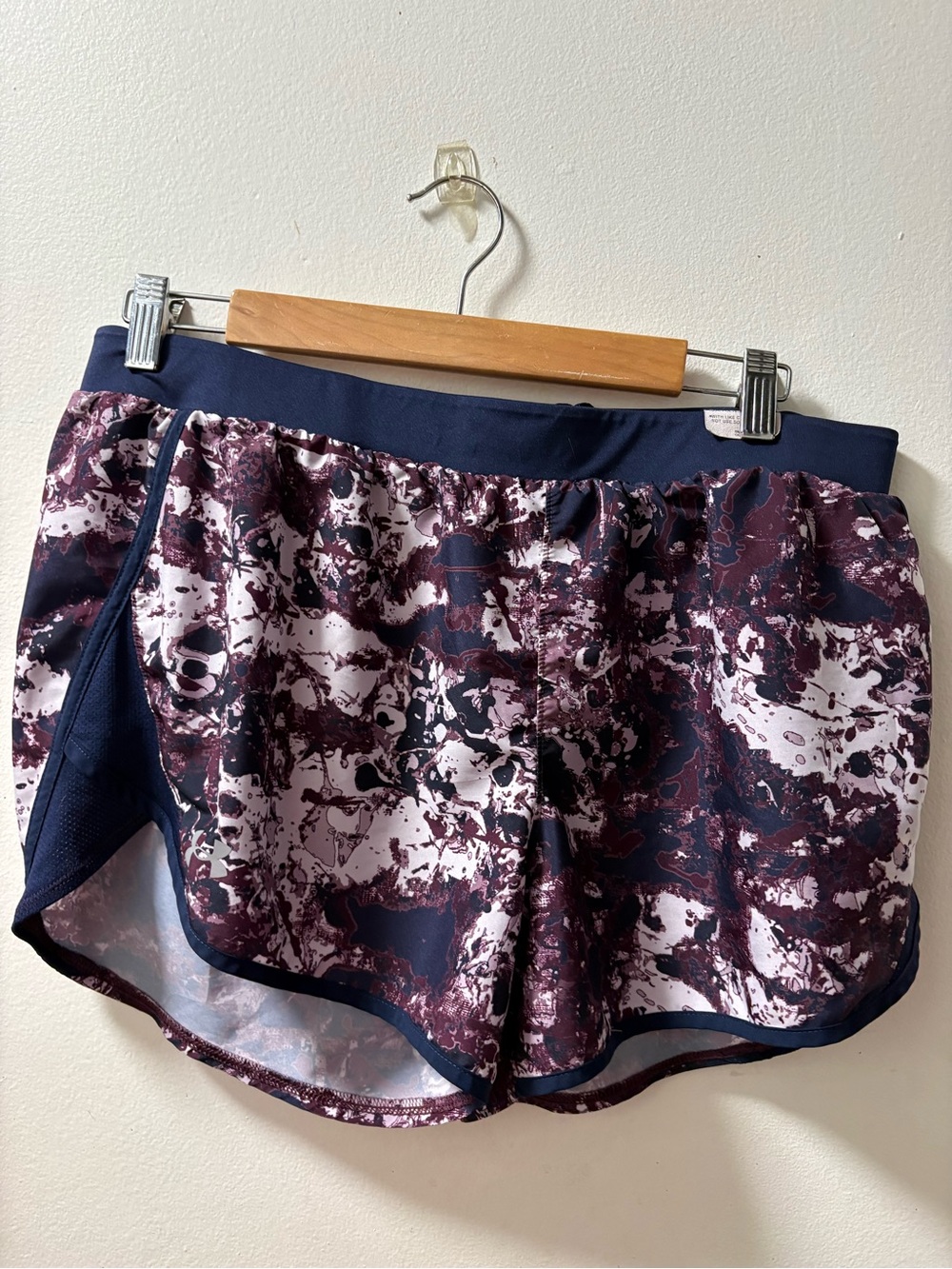 Source Unknown Navy and Burgundy Marble Print Athletic Shorts size XL